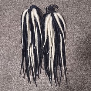 Black and blonde synthetic dreadfalls